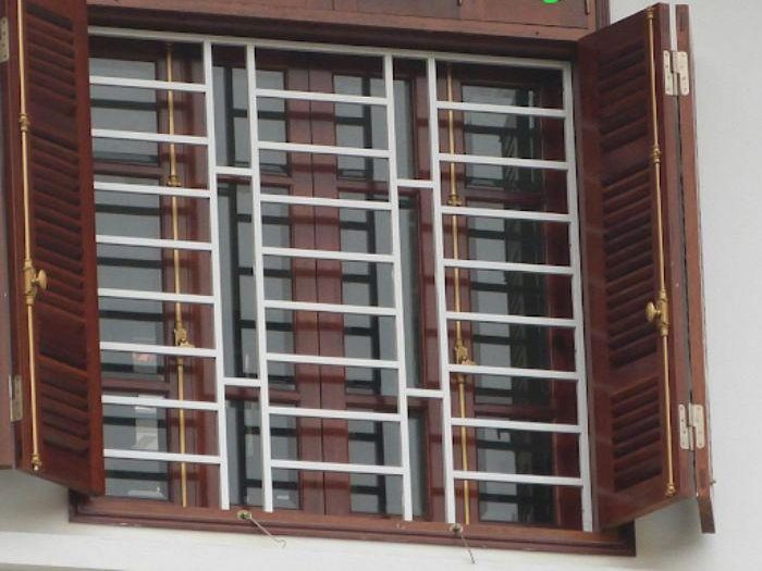 Cửa sổ inox 4 cánh kết hợp với chất liệu gỗ